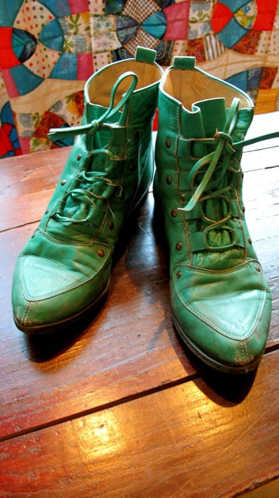 AMAZING and Soft Vintage 80s Kelly Leather Flat ankle boots that you will LOVE