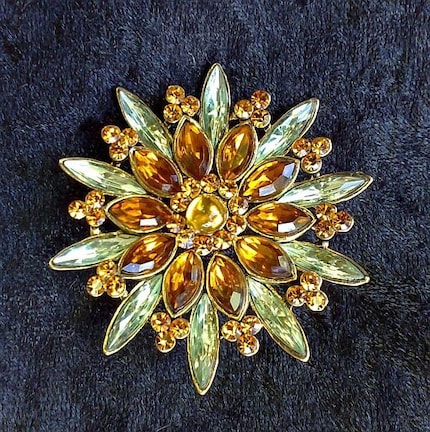 SHIP READY - Fascinating MATAHARI Vintage Jewelry Amber Green Gold Rhinestone Brooch Pin