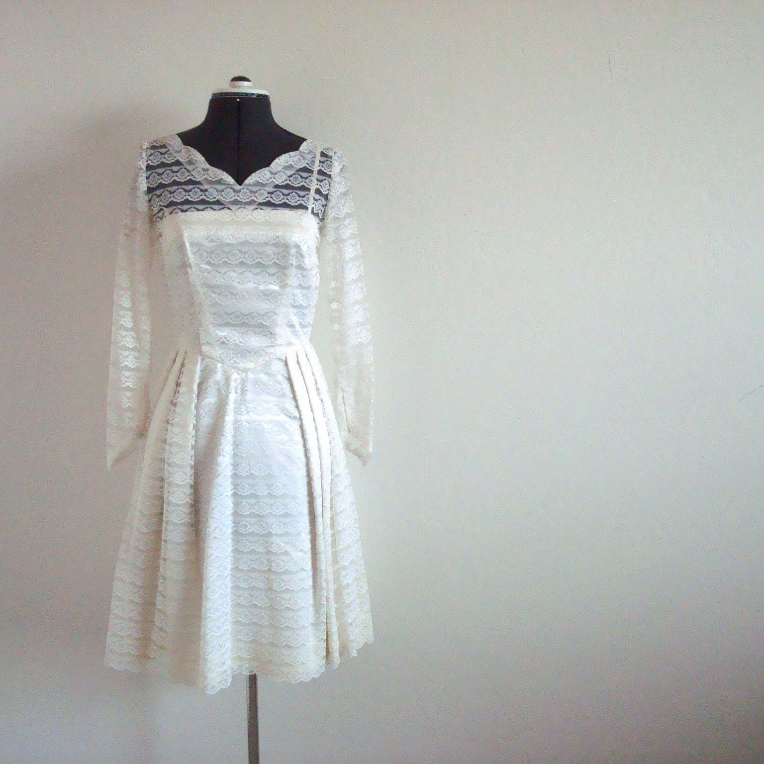 Vintage IVORY and LACE Dress