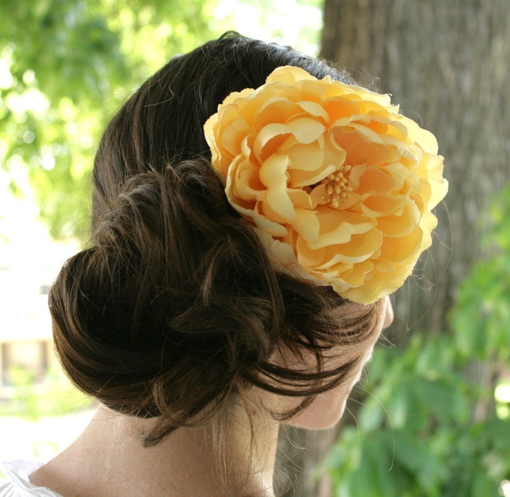 LIMITED EDITION buttercream peony, flower hair FASCINATOR