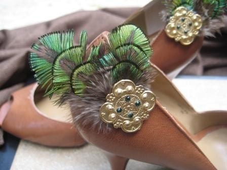 Envy Green - Green / Gold Peacock Feathered Shoe Clip
