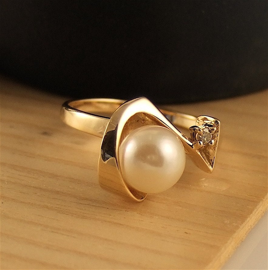 MOON OVER MIAMI -Vintage Pearl, diamond 14K yellow gold ring- sz. 6.5