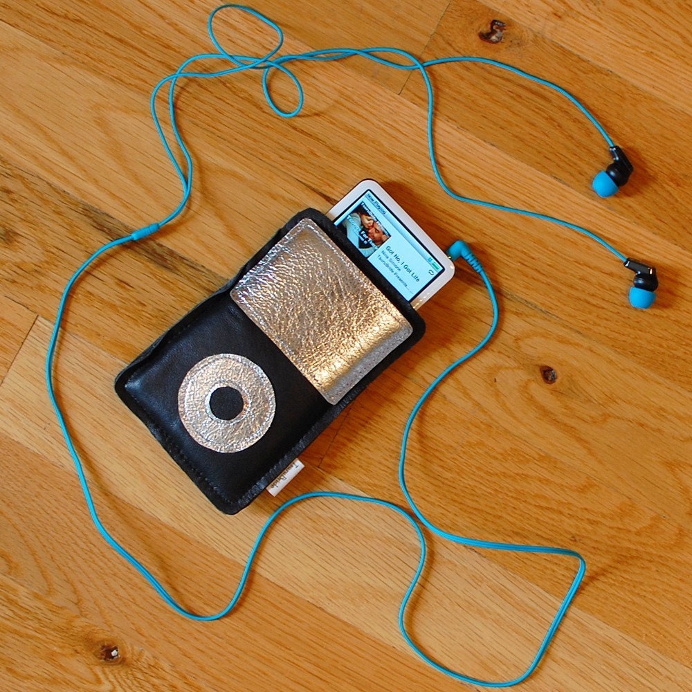 Geek Love - iPod MP3 Holder