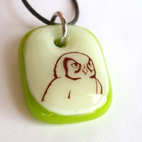 Owl on Vanilla and Apple. A fused glass pendant necklace