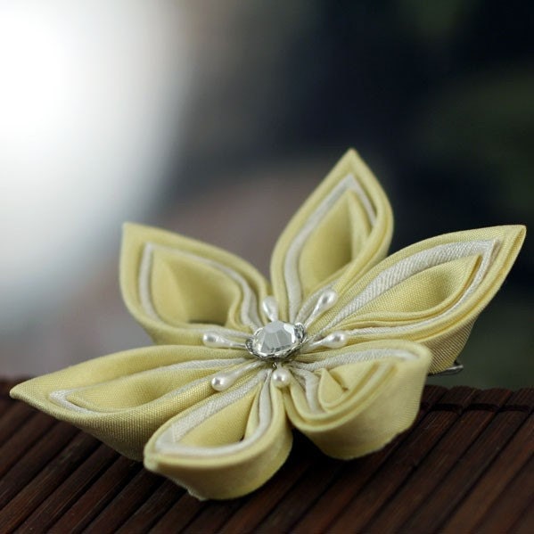 Lemon Cream - Silk Kanzashi Flower Hair Clip