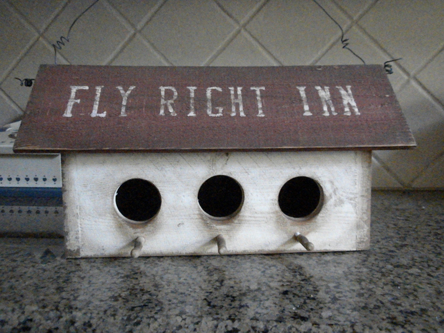Fly Right Inn 3 Hole Birdhouse