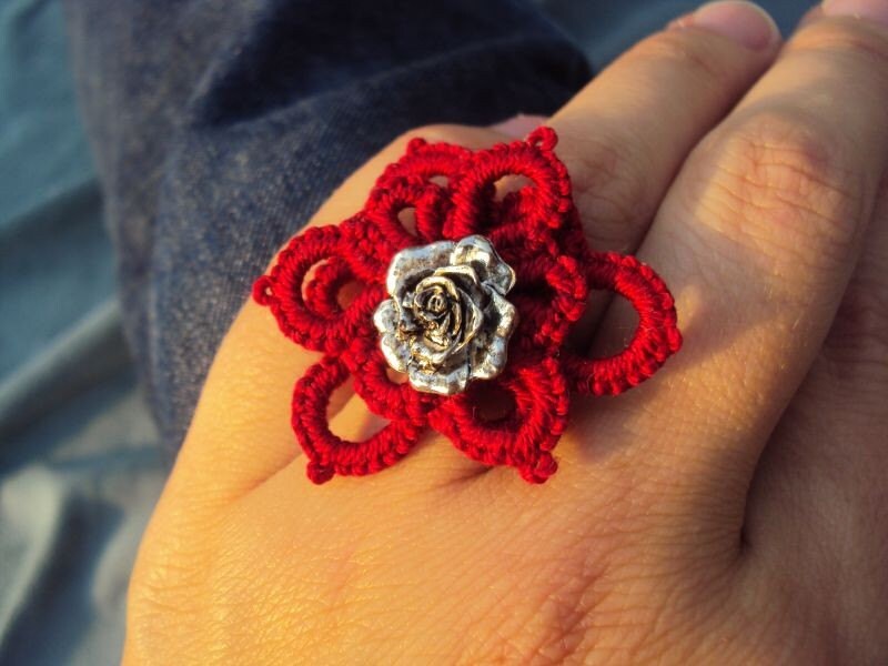 Tatted adjustable ring with rose