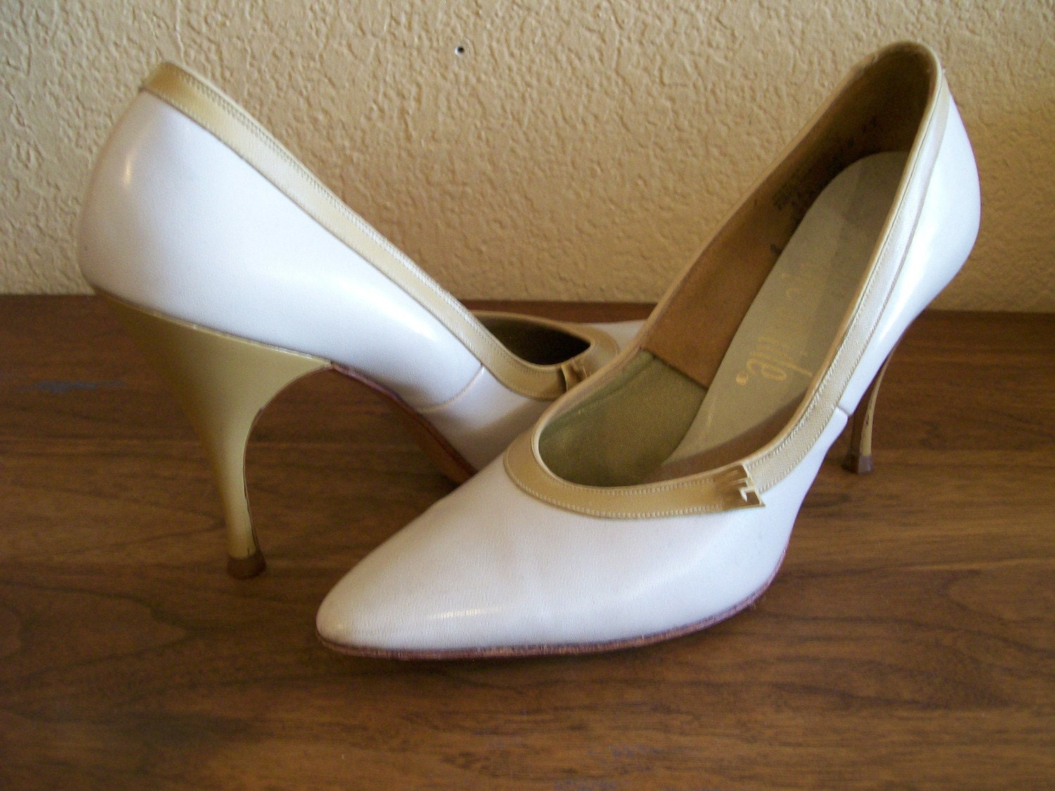 1950s spike heel two tone Life Stride pumps 8