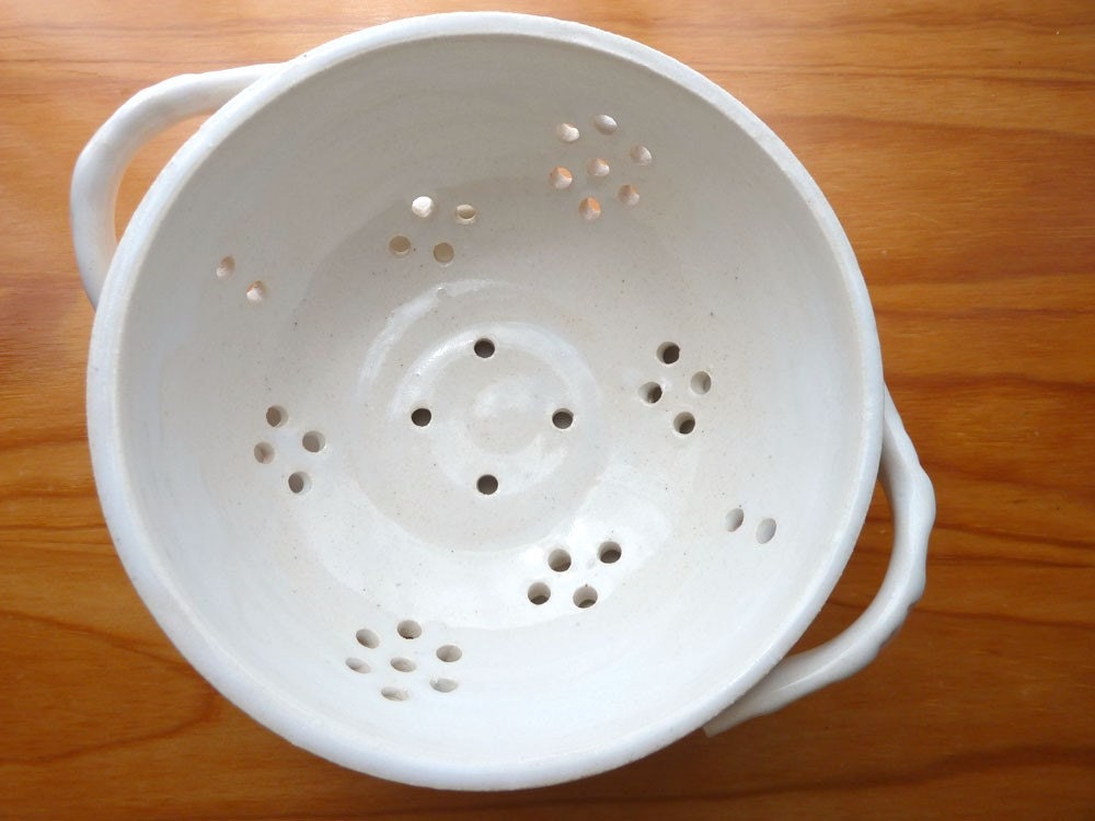 Berry Colander and Dish Set (Oatmeal White)