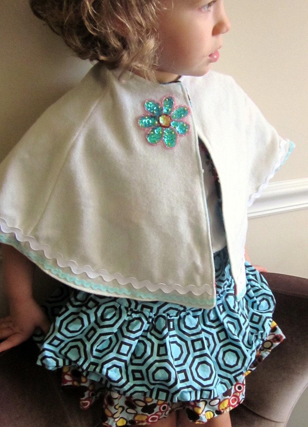 Creme Owl Wool Capelet