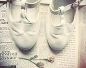 Vintage White Flapper Style T-Strap Shoes 8