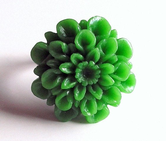 Leaf Green Chrysanthemum Ring