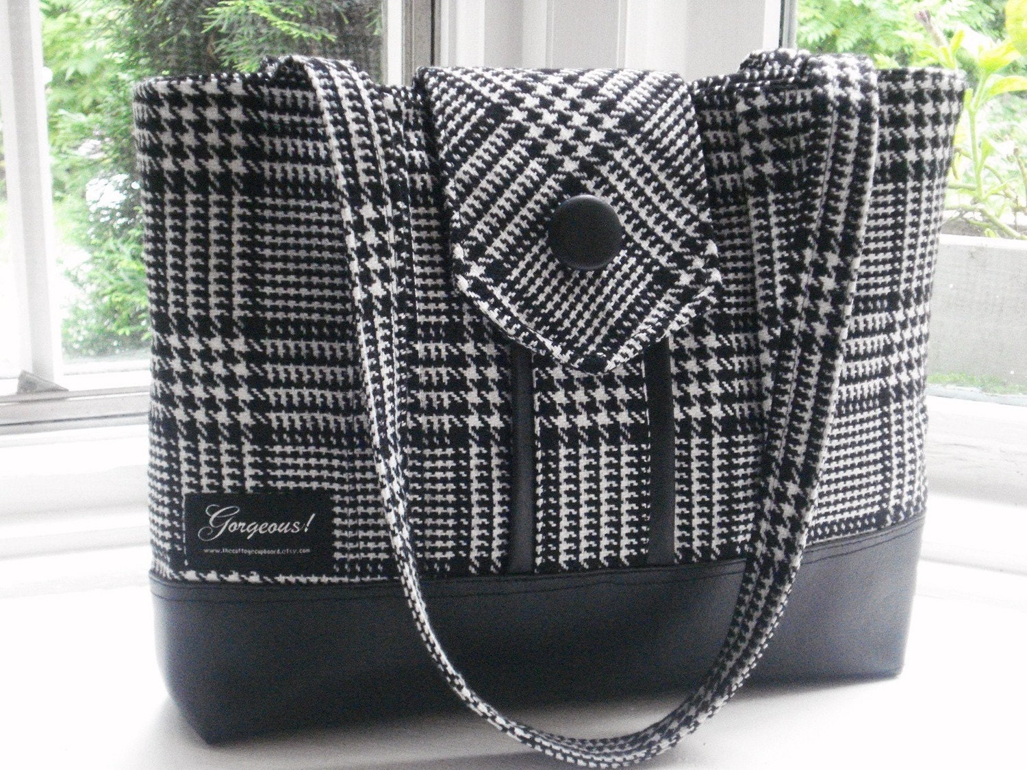 NEW...Everyday Gorgeous, Blk/whte wool Glen Check/leatherette shoulder bag,,,