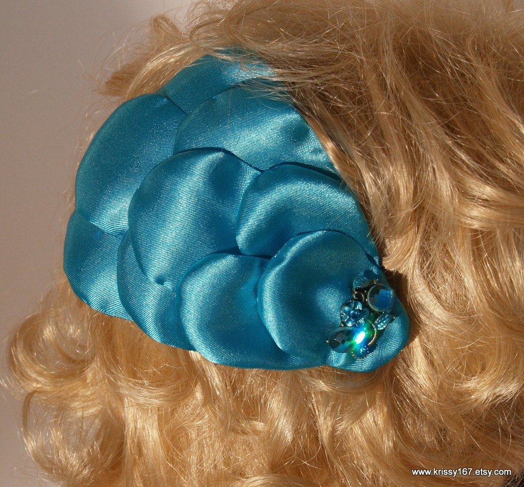 Multi use fashion accessory.  Teal hair fascinator or lapel clip or brooch.  Marge.
