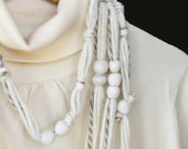 Wool necklace XL white porcelain Balls