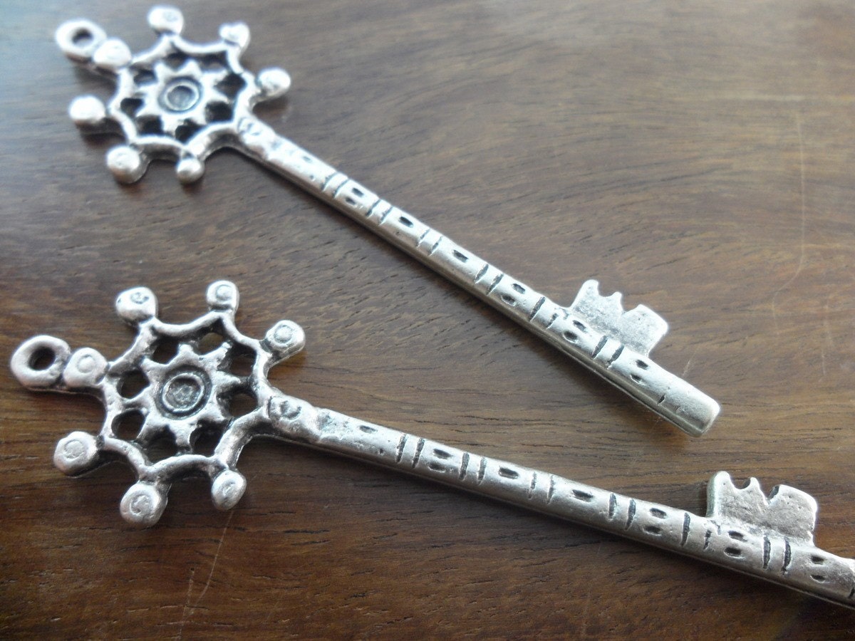 2 PCS (72 mm) Silver Tone Metal Nickel Free Key shape Charms,Pendant,Findings-K-45S