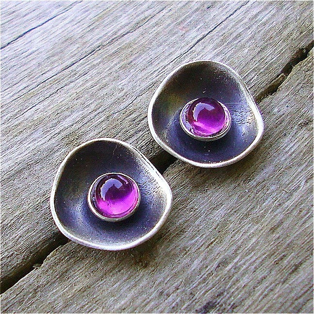 Tiny 
cups with 3mm cabochon
