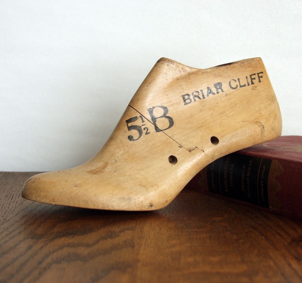 Vintage Wood Shoe Form Briar Cliff Size 5 and one-half B