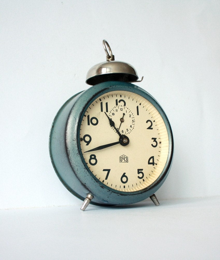 Vintage Russian mechanical alarm clock Moskva Moscow from Soviet 
Union RARE