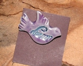 Stoneware clay dovePin/brooch with the word dream odd336