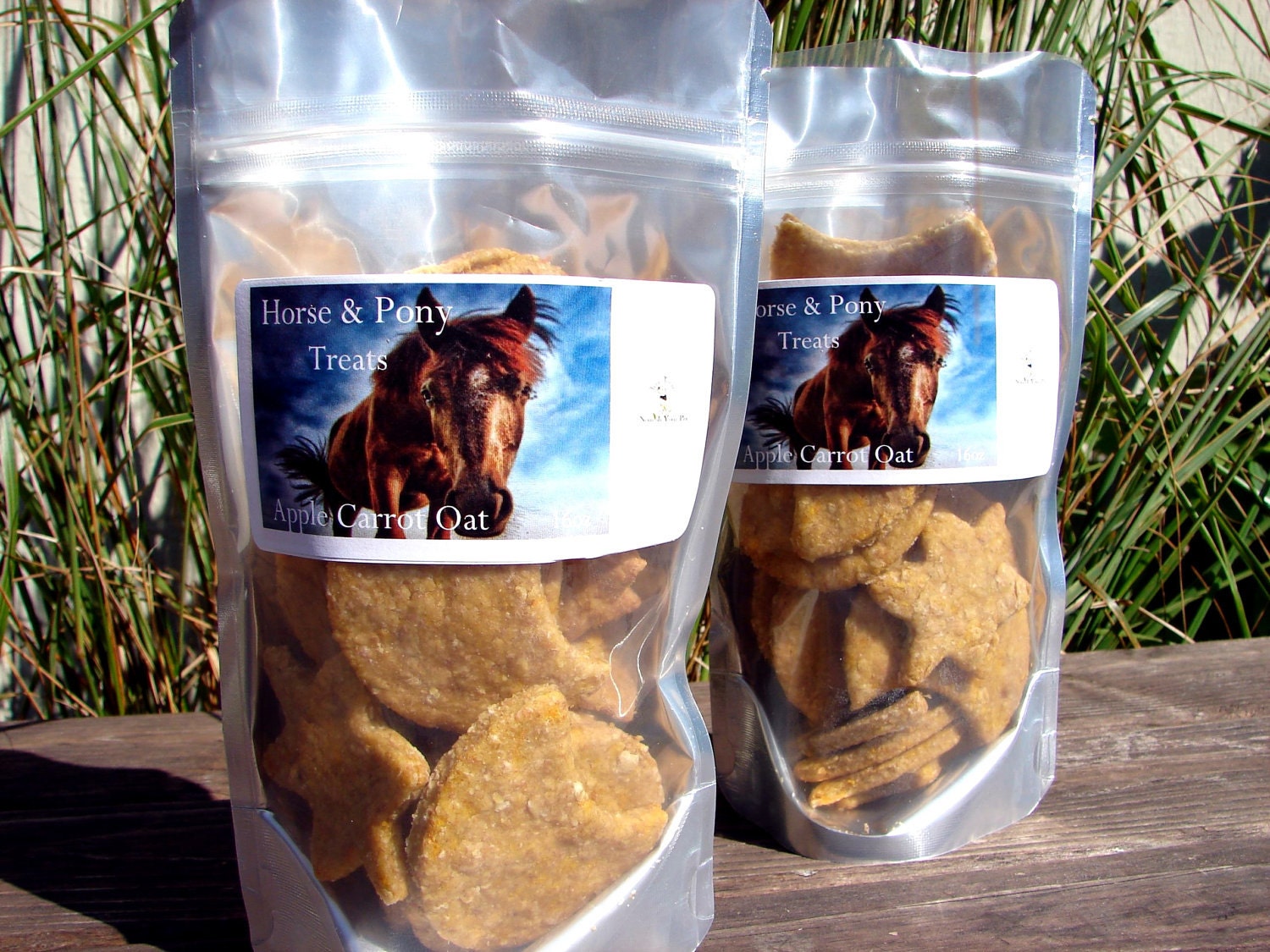 Horse Treats Equine in Carrot Apple & Oats Flavor 2LB Texture that Horses and Ponies Like