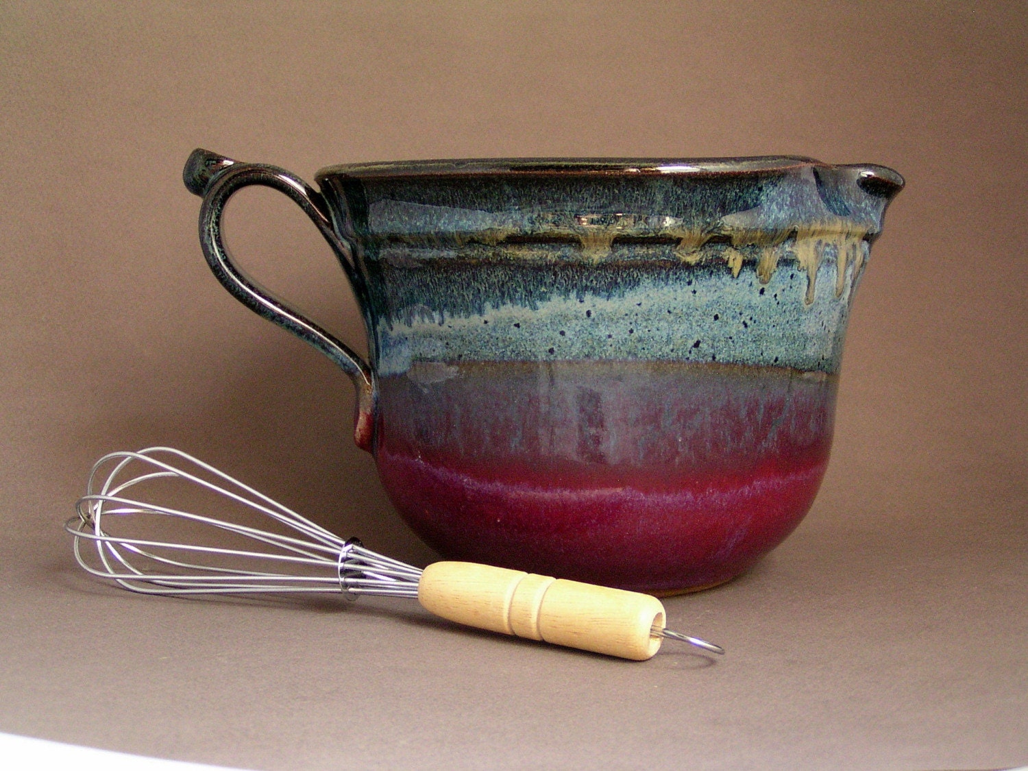 Medium Mixing Bowl with Whisk