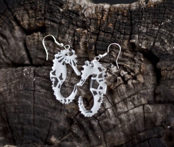 Transparent DOILY seahorse plexi earrings