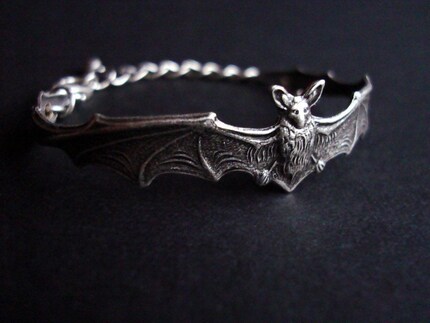 DARK EMBRACE Antiqued Silver Gothic Bat Cuff