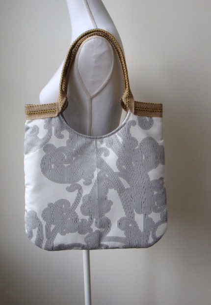 Large graphic print bag in white and black