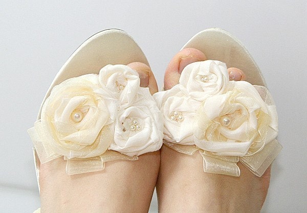 Caitlyn Vintage inspired ivory shoes clips with by jurgitahandmade 