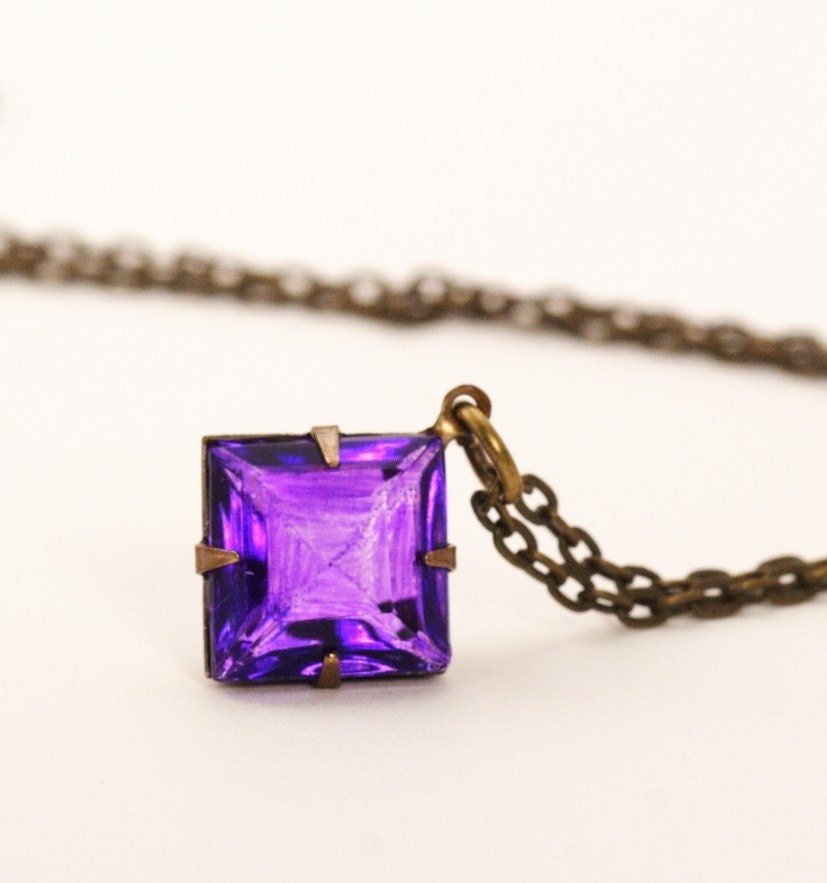 Vintage Glass Jewel Necklace - Purple Diamond