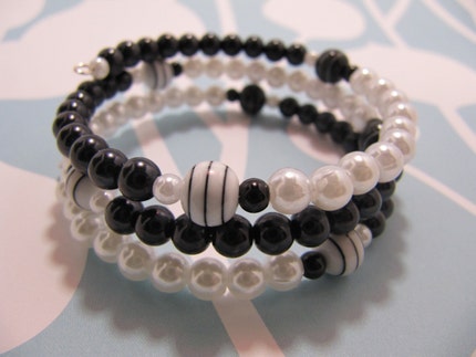 Black and White Pearl Memory Wire Bracelet