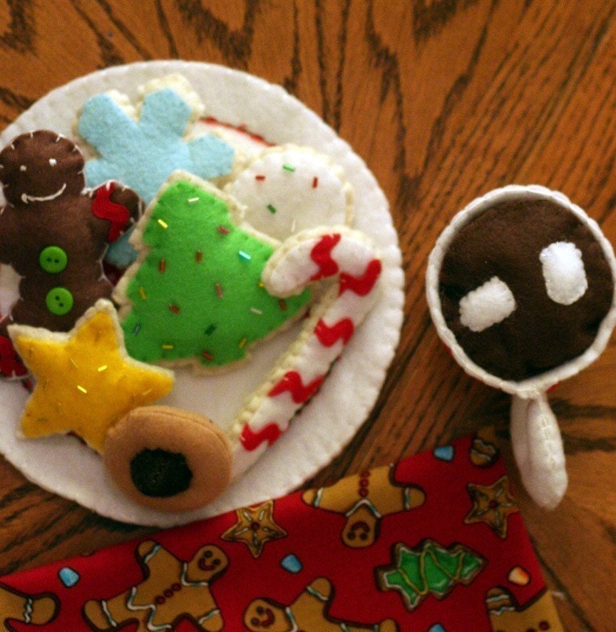 DIY Felt Pattern Christmas Cookies Set...Santa Plate...Hot Cocoa Mug..PDF