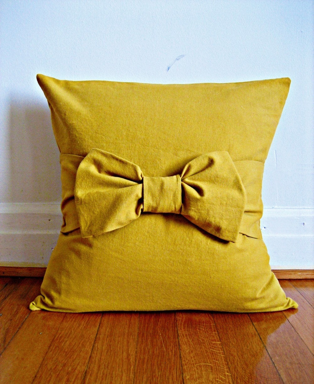 mustard bow pillow by ivie made link 