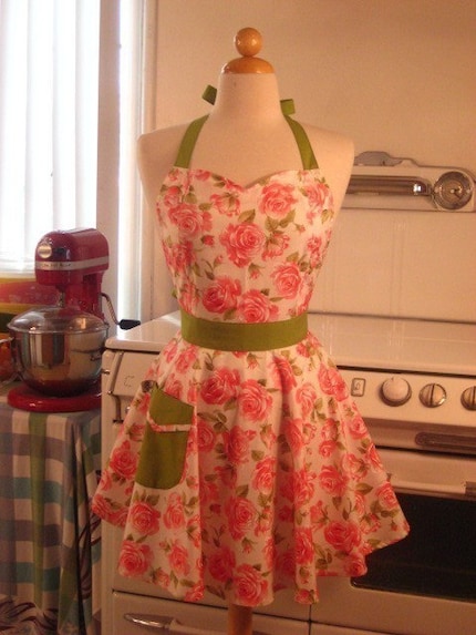 The BELLA Vintage Inspired SWEET Roses Full Apron