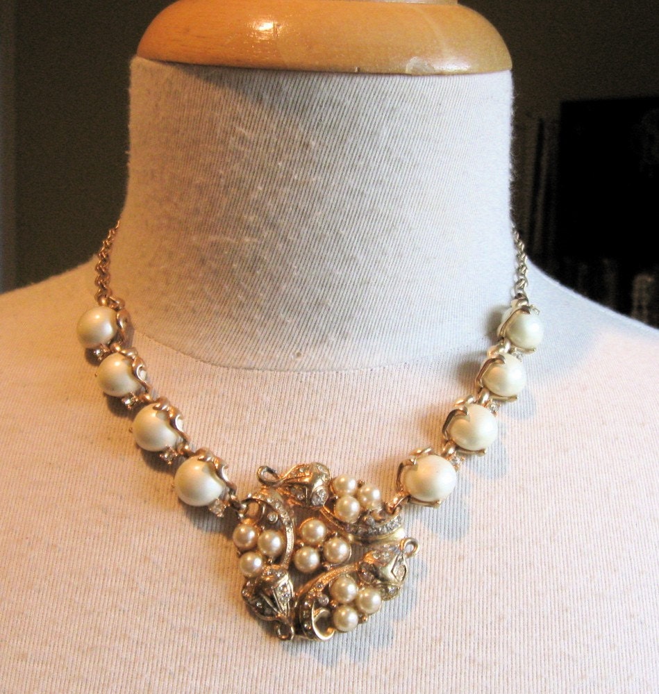 Pearl and Rhinestone Rosy Gold Necklace