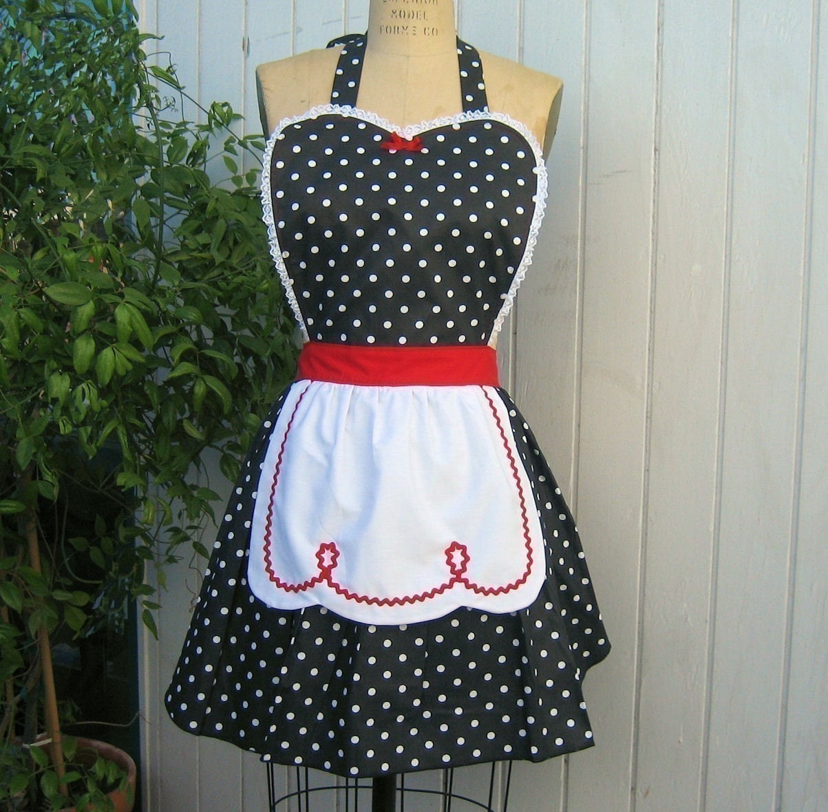 I LOVE LUCY ...... RETRO red BLACK POLKA DOT APRON with fifties details make a sexy hostess gift and is vintage inspired flirty womens full apron