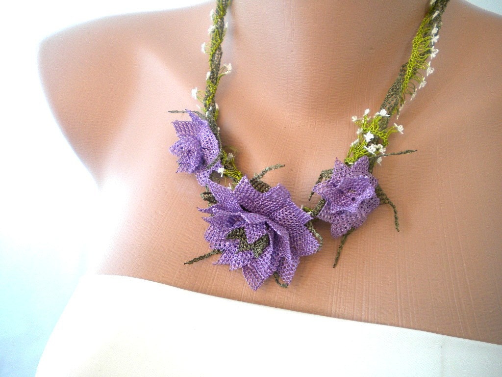 Handmade Authentic Necklace OYA Neddle Lace Flowers by kirevi 
