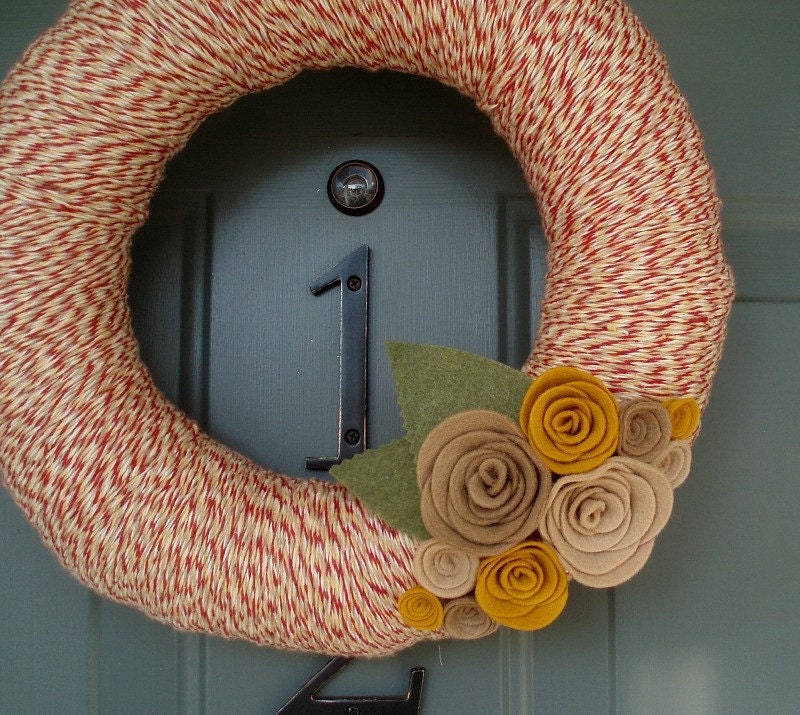 Yarn Wreath Felt Handmade Door Decoration - Tan and Red 12in
