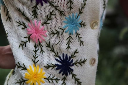 Vintage Flowery Knit Cardigan Medium