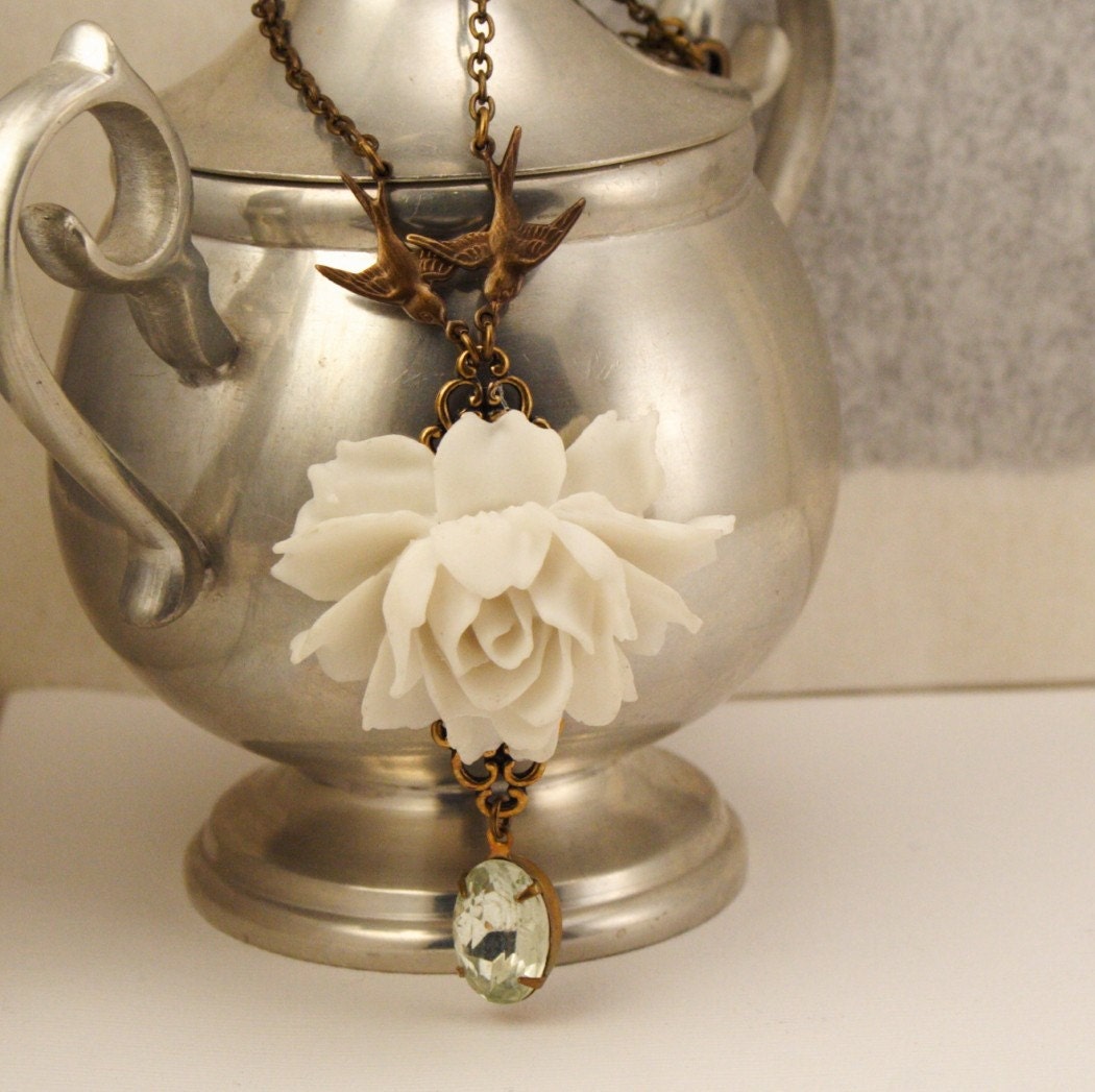 Free Shipping - White Rose Necklace With Clear Vintage Jewel