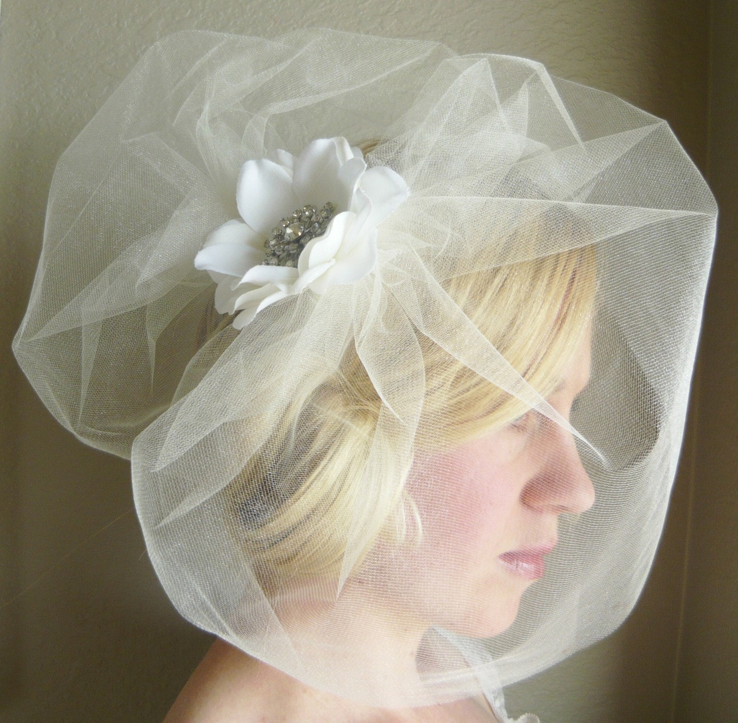 Accent Poof Ivory Veil  by starz selection