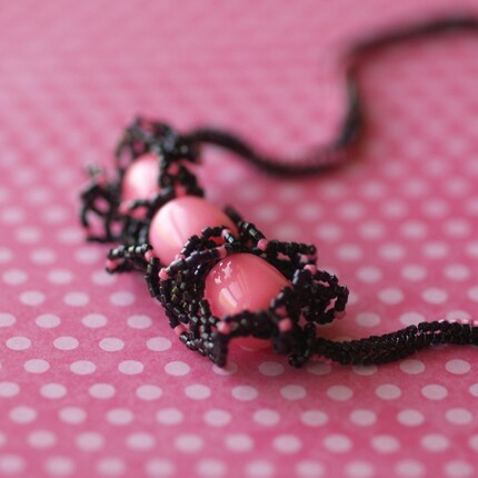 Bubblegum and Black Licorice - Funky Beadwoven Necklace (3010)