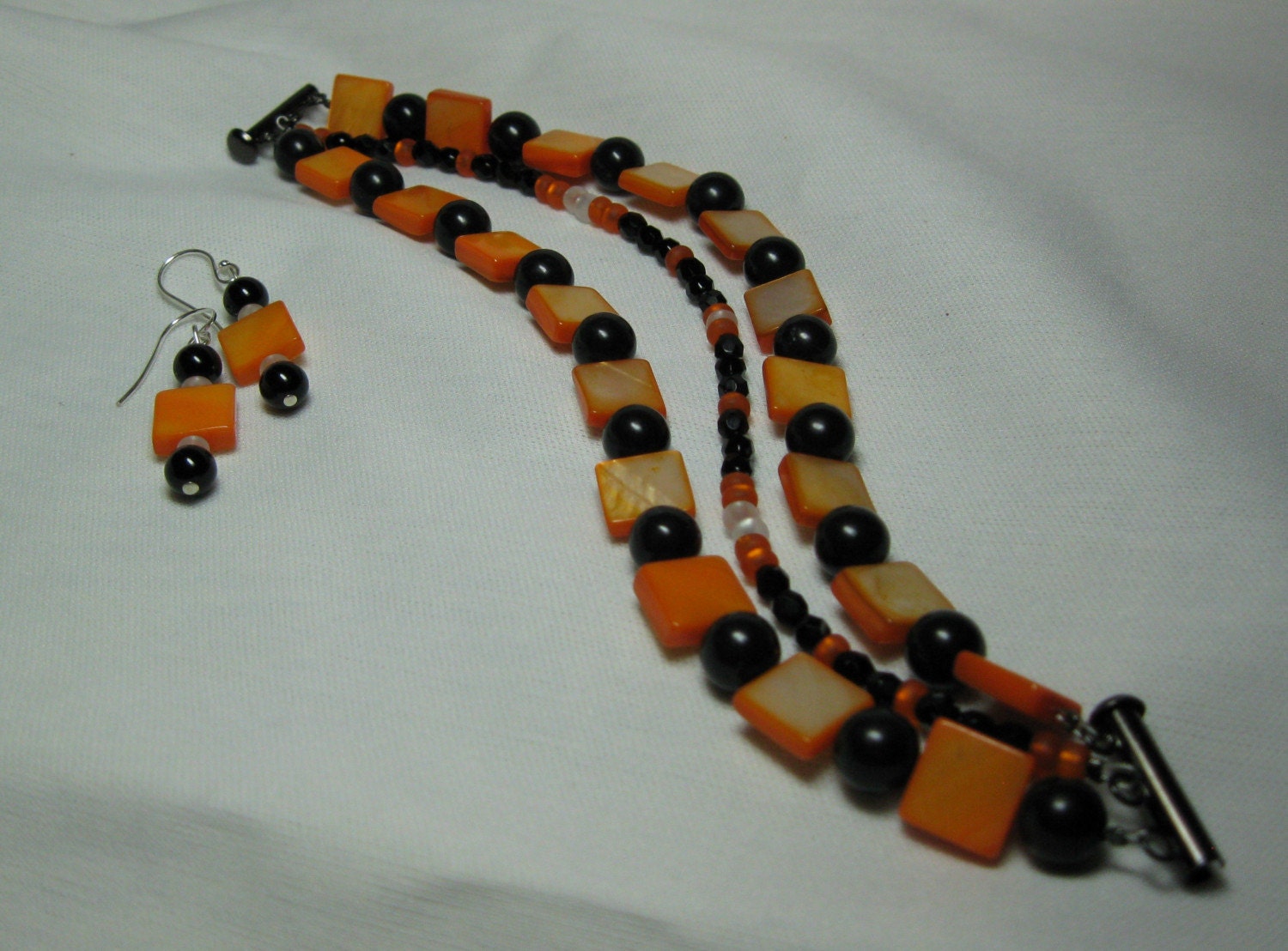 Halloween Bracelet and Earrings Set with Orange Mother of Pearl and Black Stone