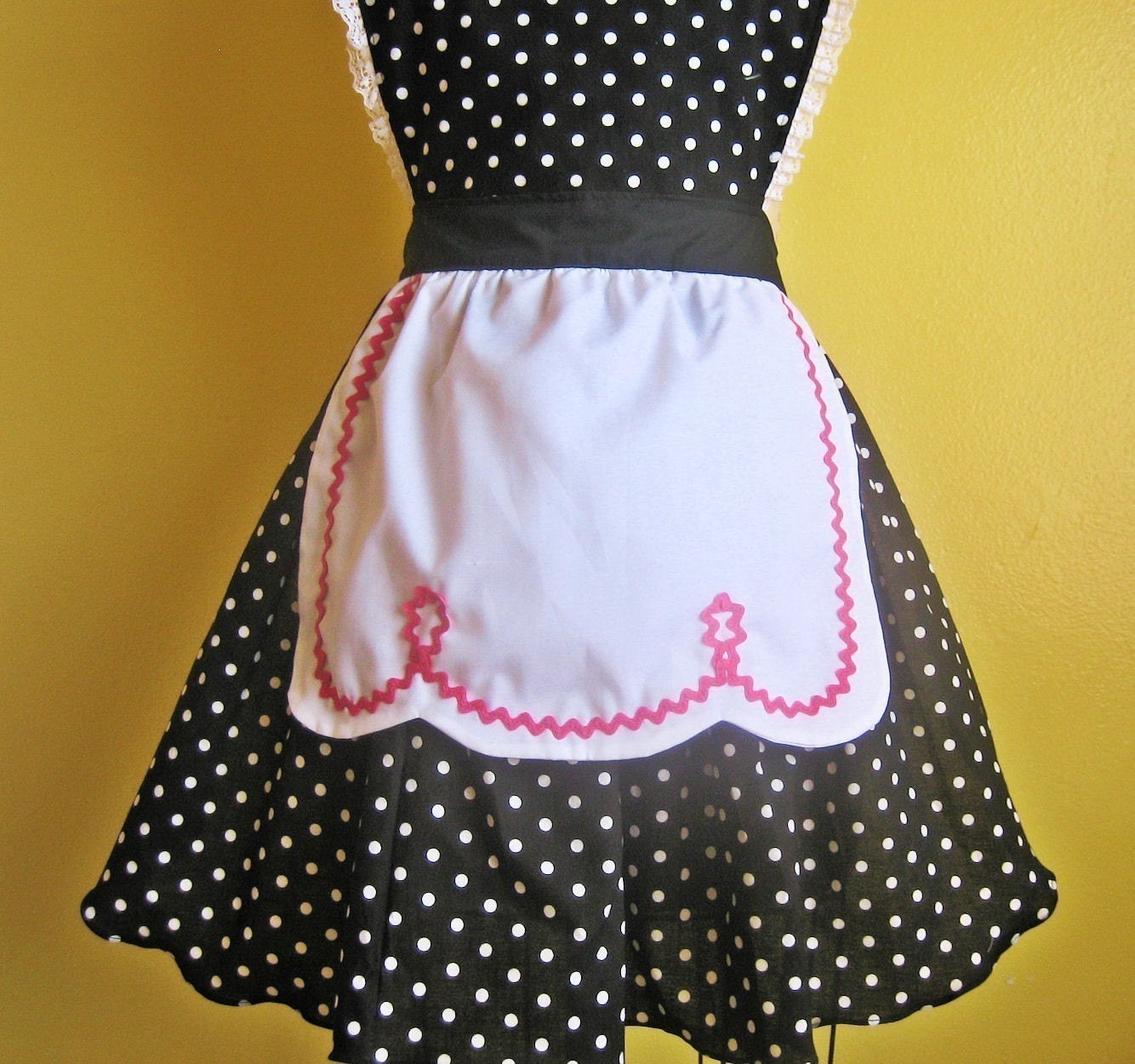 Retro 50s BLACK POLKA DOT full APRON with fifties ric rac details make a sexy hostess and is vintage inspired