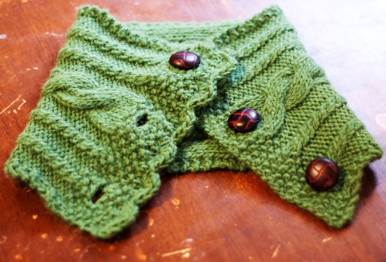 Free Knitting Pattern 50758 Knit V-Neck Warmer : Lion Brand Yarn