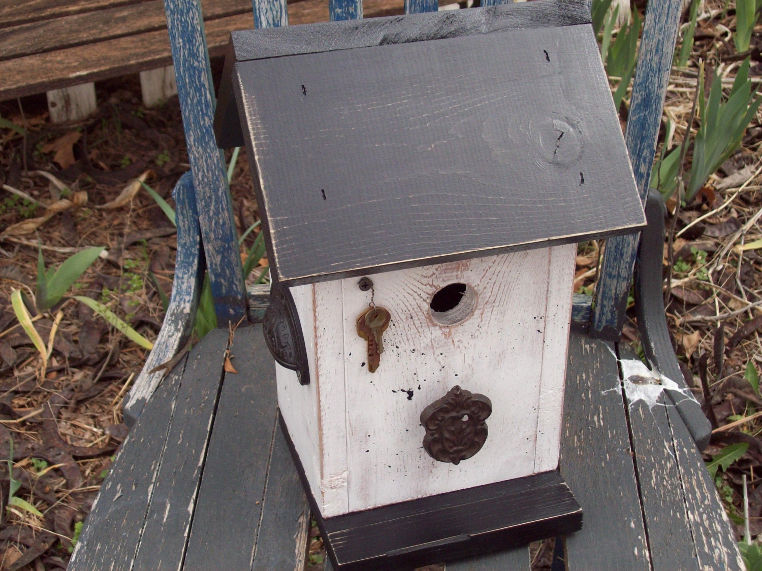 Shabby chic..Primitive..Vintage..Black white Birdhouse with drawer handles and old keys