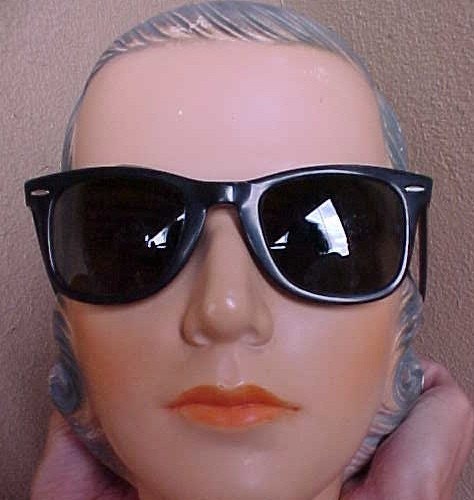 Vintage Ray Ban Black Wayfarer 80s Tom Cruise Sunglasses with Black Green