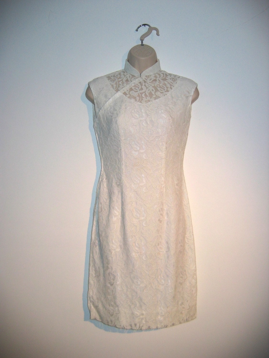 Vintage 1950's Chinese style Dress.  White lace.  Pin up Glamour. Small size