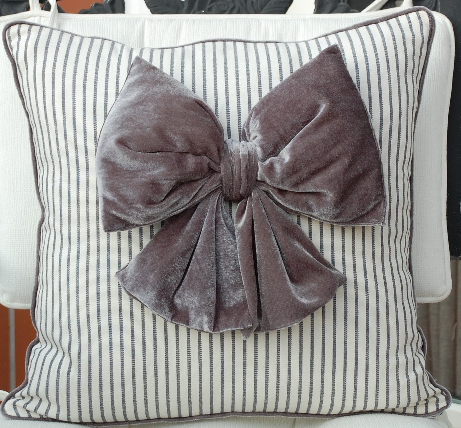 Velvet Bow Pillow cover